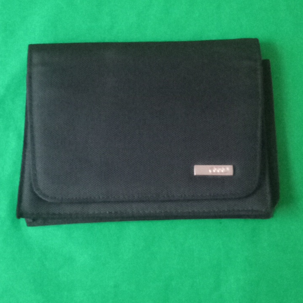 Pre-loved car paper holder